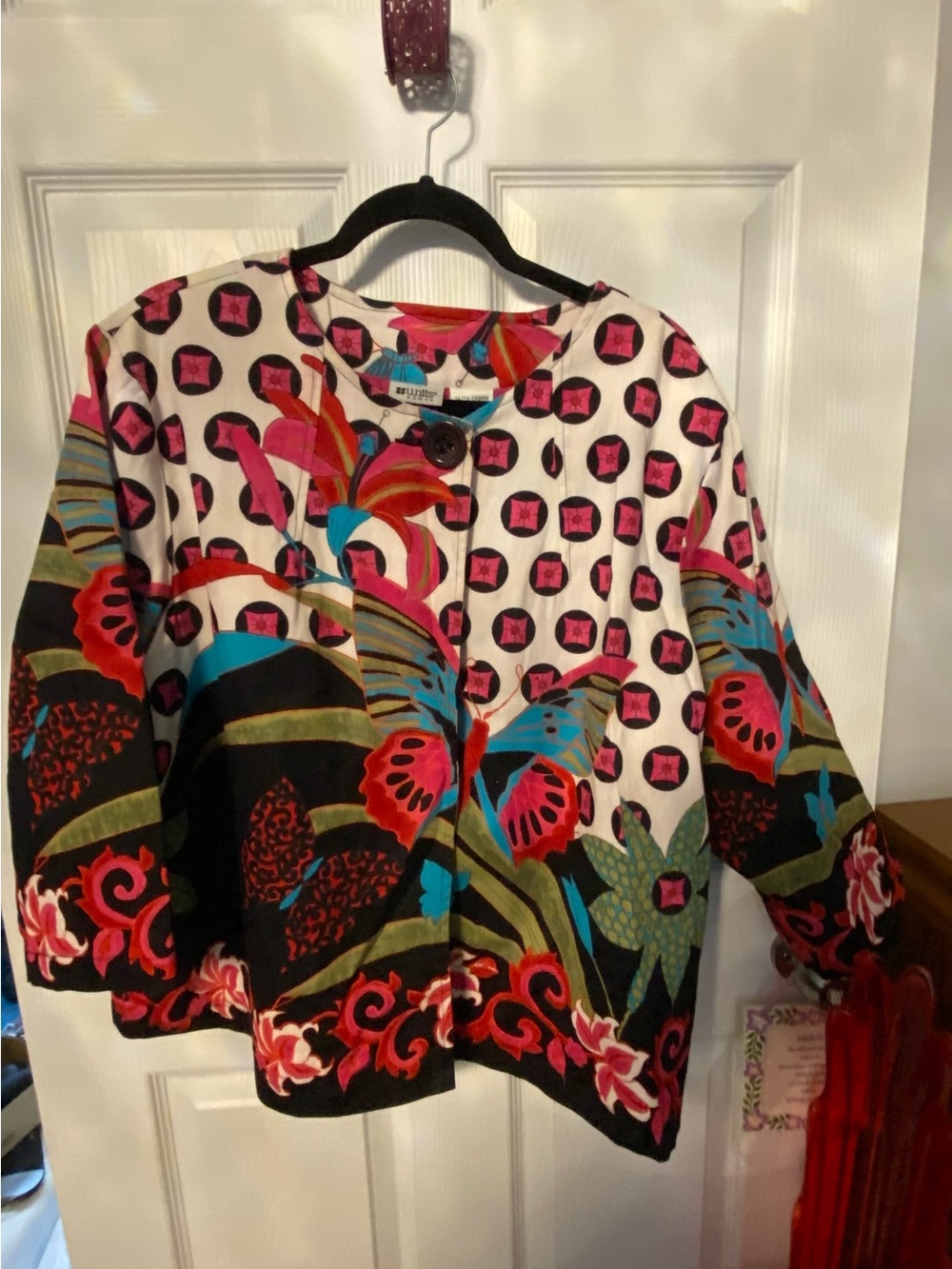 UNITS -Woman Bright Floral Button-Front Jacket in Multicolor Butterfly print